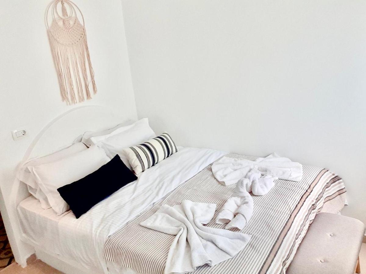 Oldtown Suites Fira Экстерьер фото